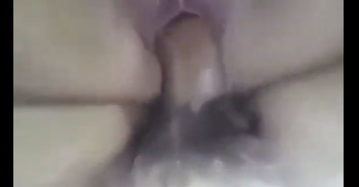 Indo Bergetar Saat ABG Ini Mainin APem Tante Dihadapan Orang Banyak