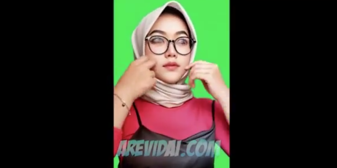 Wanita Berparas Cantik Yang Viral Karena Sambil Hijab Mainin Apem Sampai Lumer